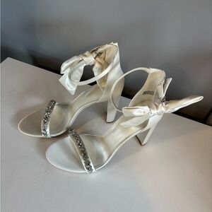Elegant Oleg Cassini Ivory Satin 4” Heels with Rhinestone Detail